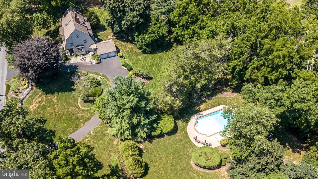 1633 GRASSHOPPER LANE