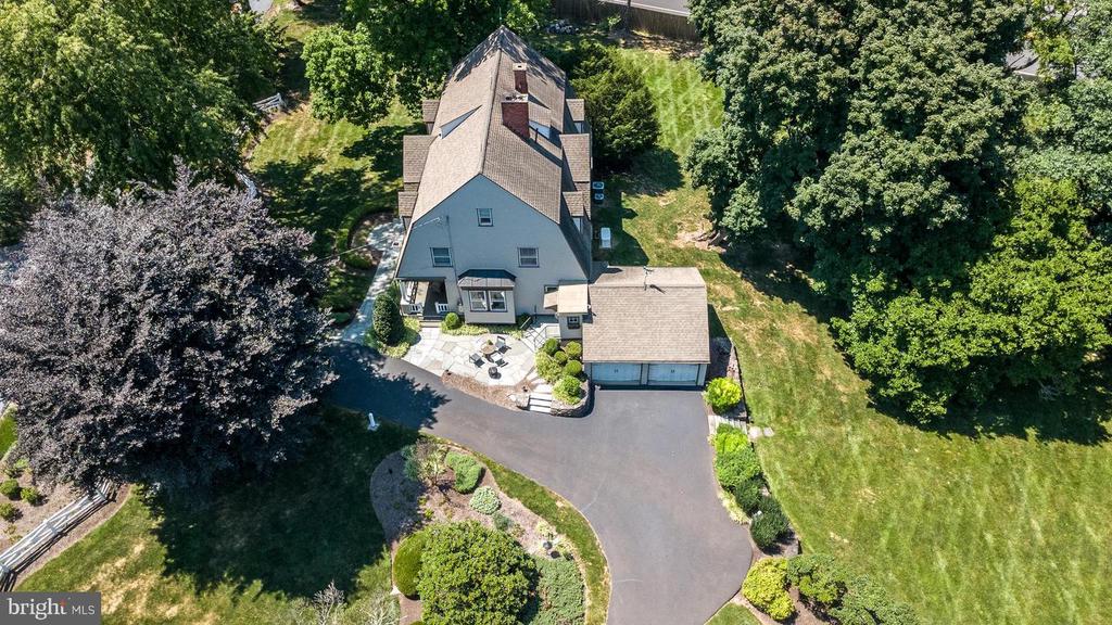 1633 GRASSHOPPER LANE