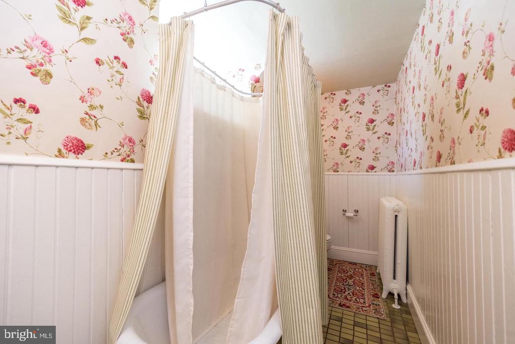 1633 GRASSHOPPER LANE