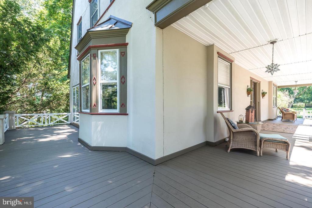 1633 GRASSHOPPER LANE