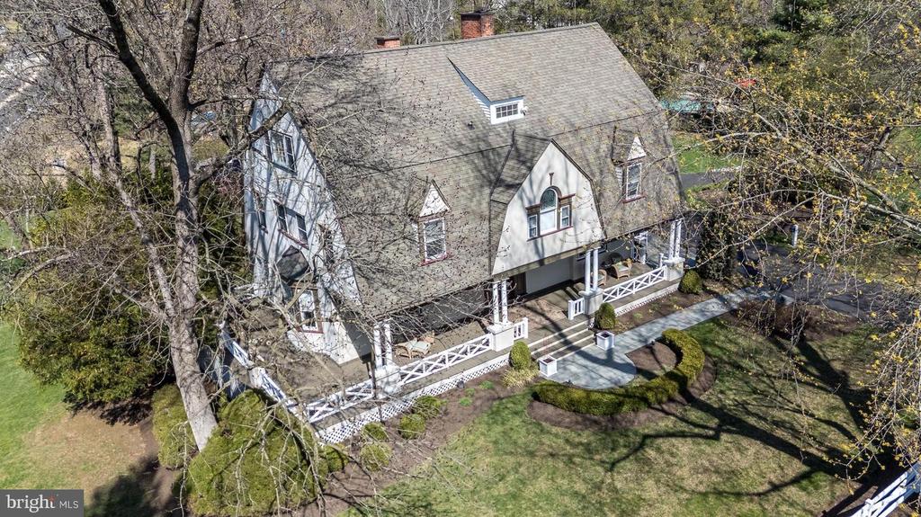 1633 GRASSHOPPER LANE