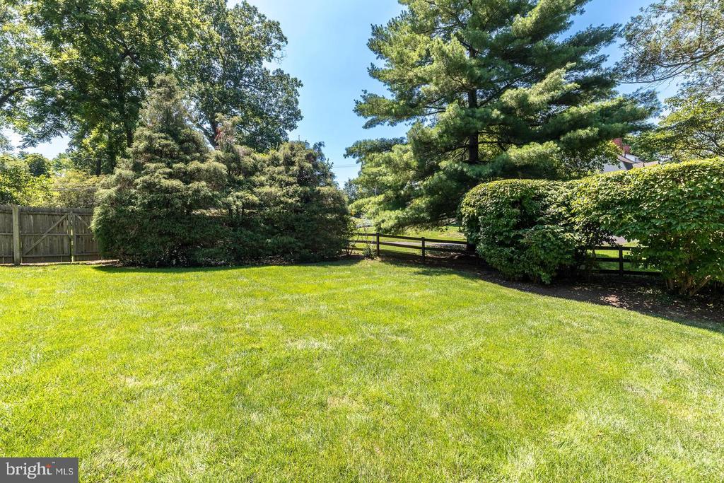 1633 GRASSHOPPER LANE