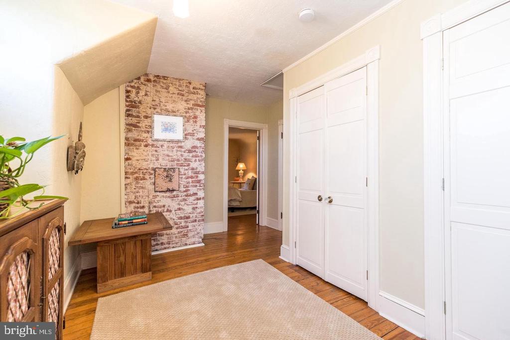 1633 GRASSHOPPER LANE