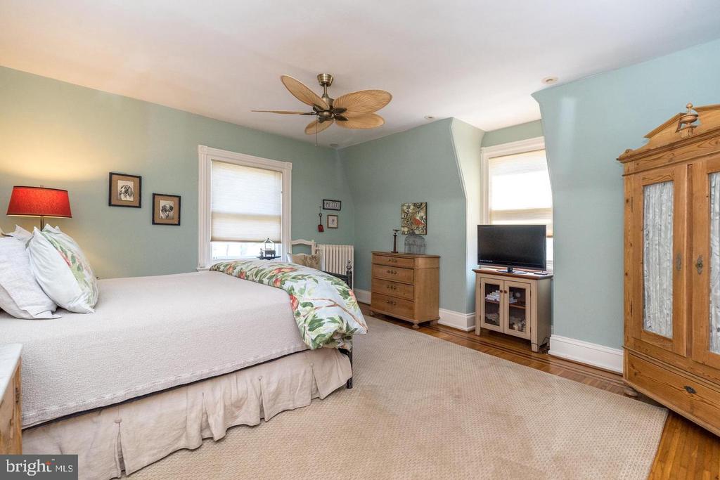 1633 GRASSHOPPER LANE