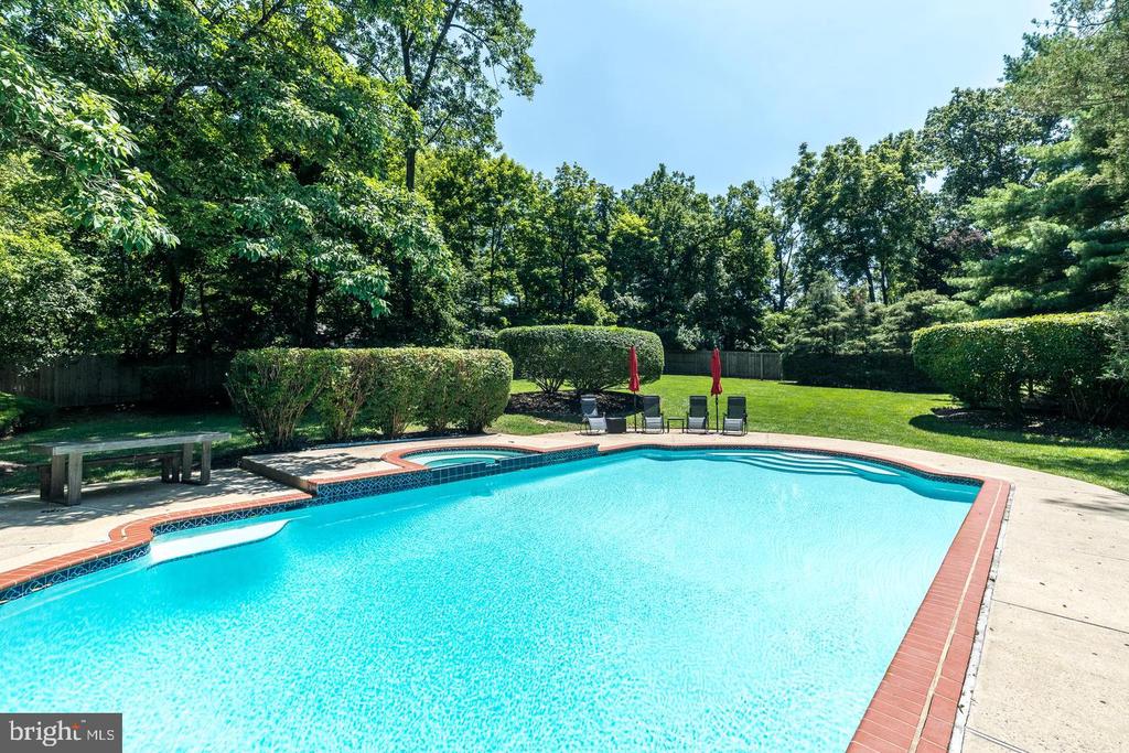 1633 GRASSHOPPER LANE