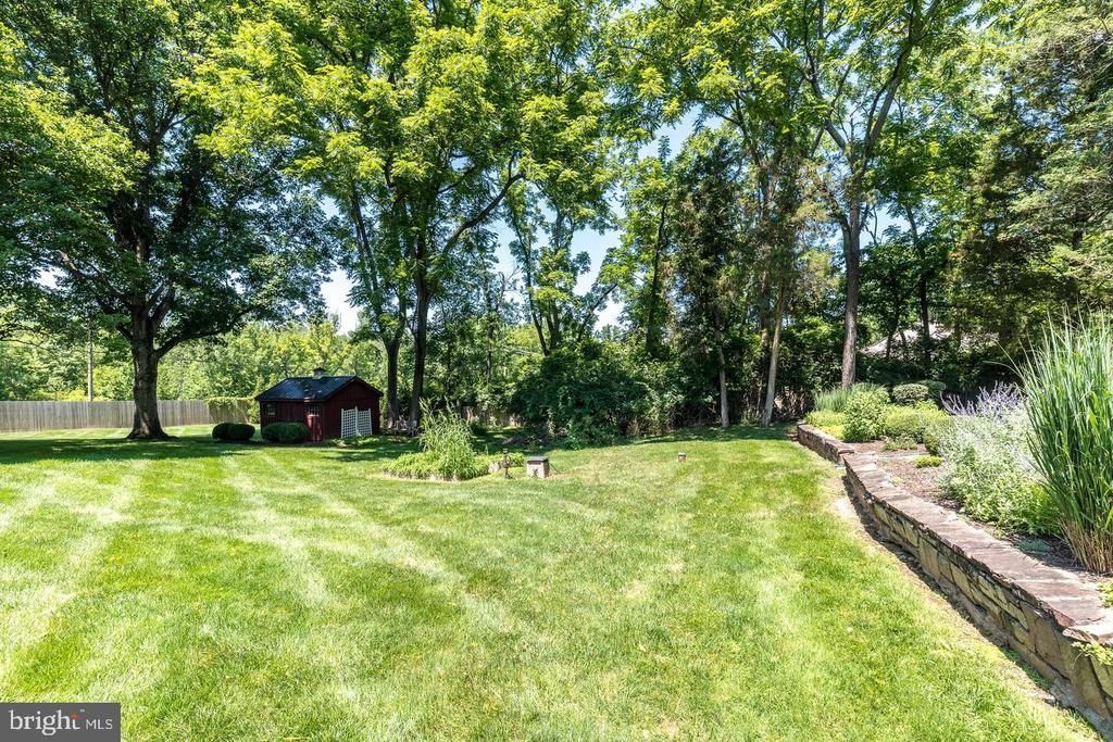 1633 GRASSHOPPER LANE