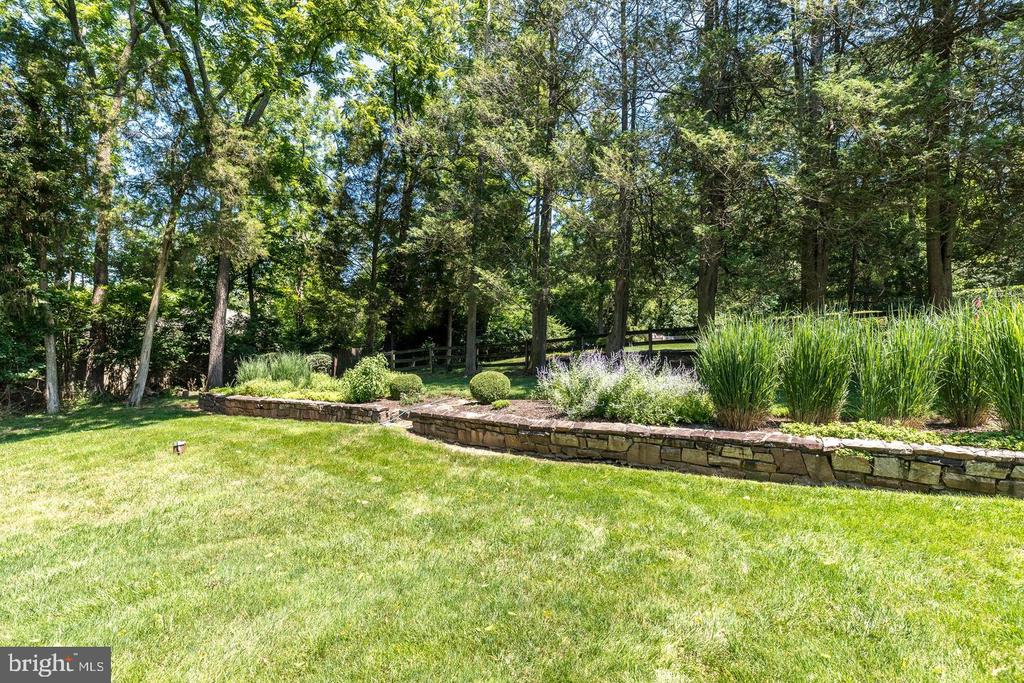 1633 GRASSHOPPER LANE