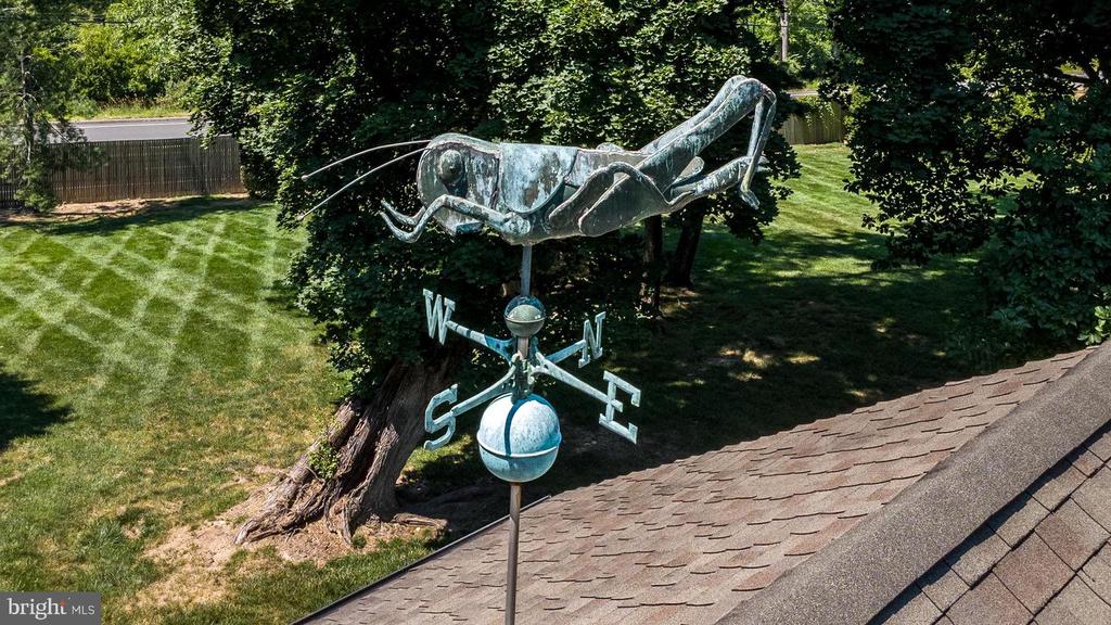 1633 GRASSHOPPER LANE