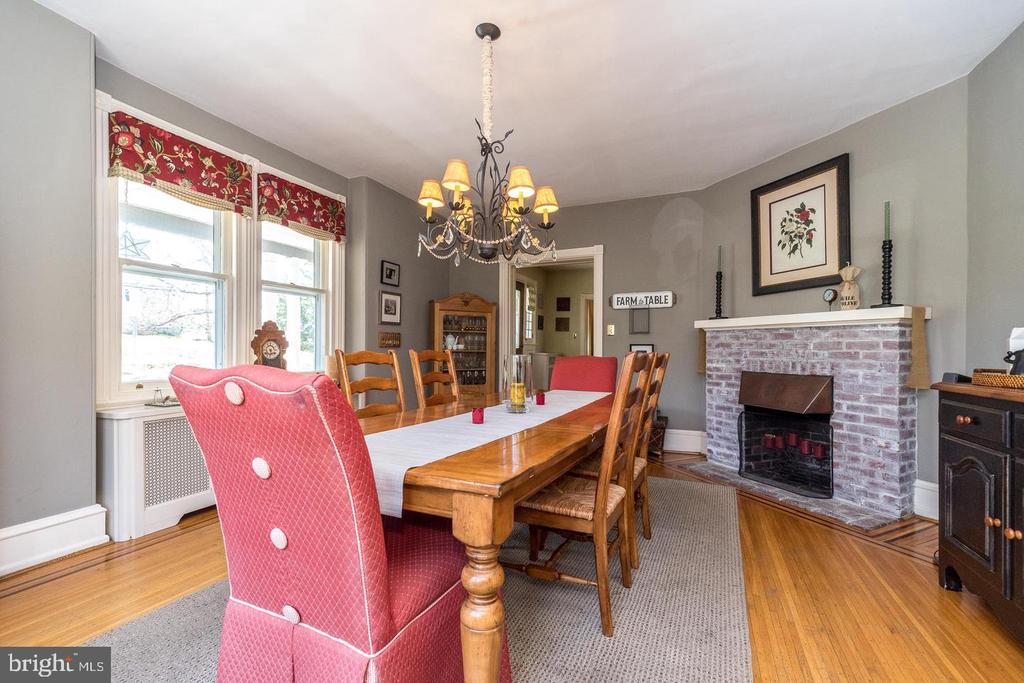 1633 GRASSHOPPER LANE