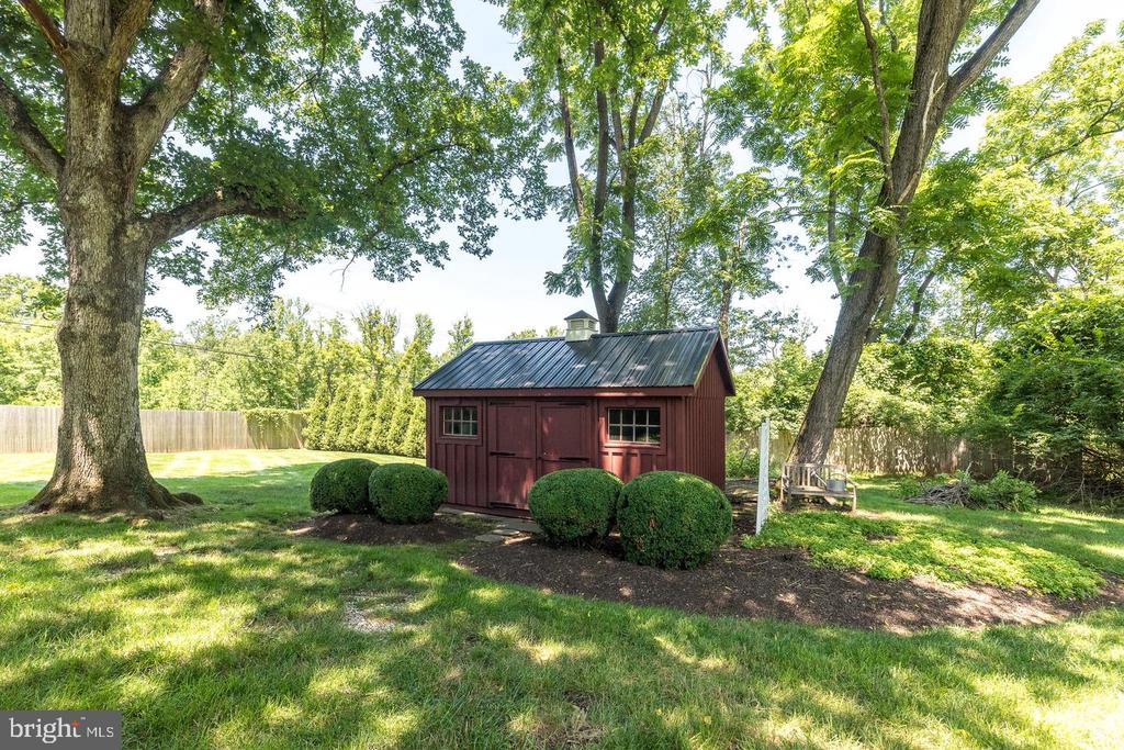 1633 GRASSHOPPER LANE
