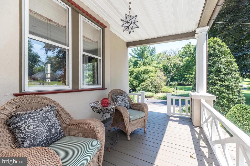 1633 GRASSHOPPER LANE