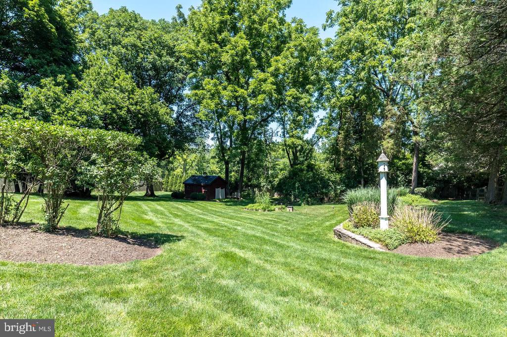 1633 GRASSHOPPER LANE