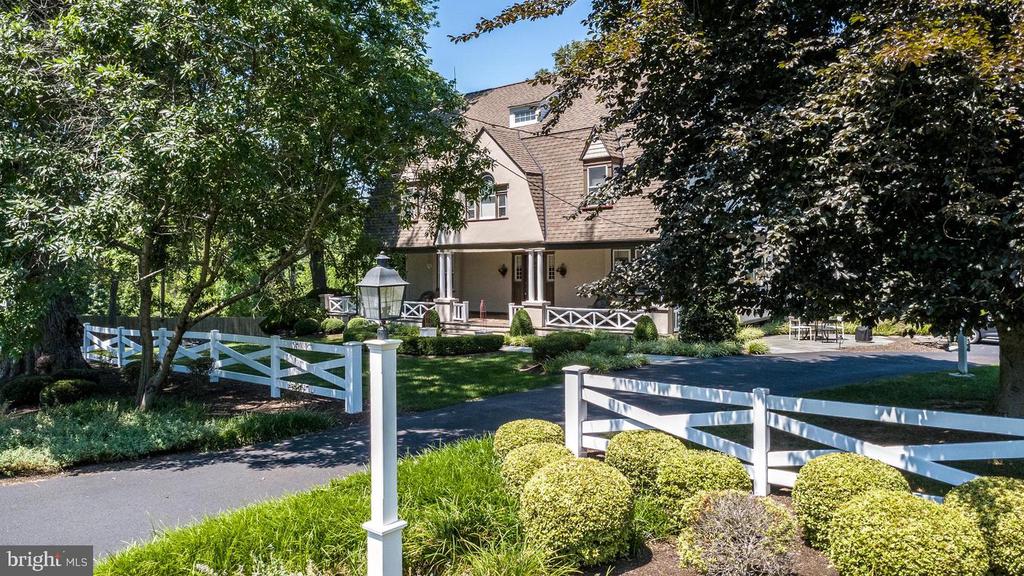 1633 GRASSHOPPER LANE