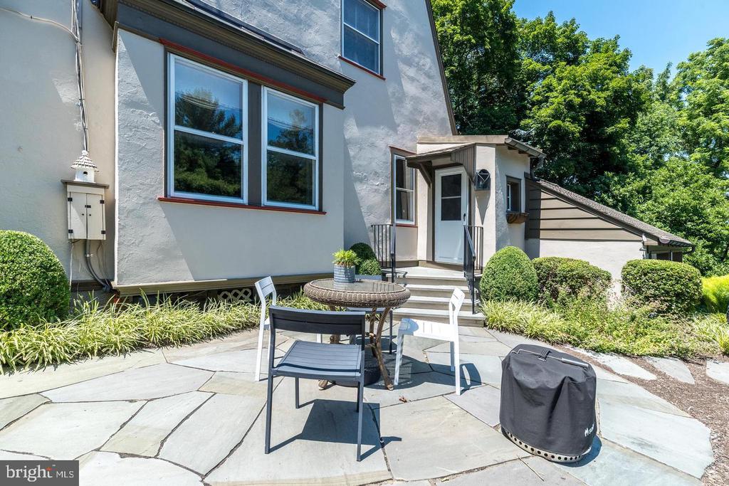 1633 GRASSHOPPER LANE