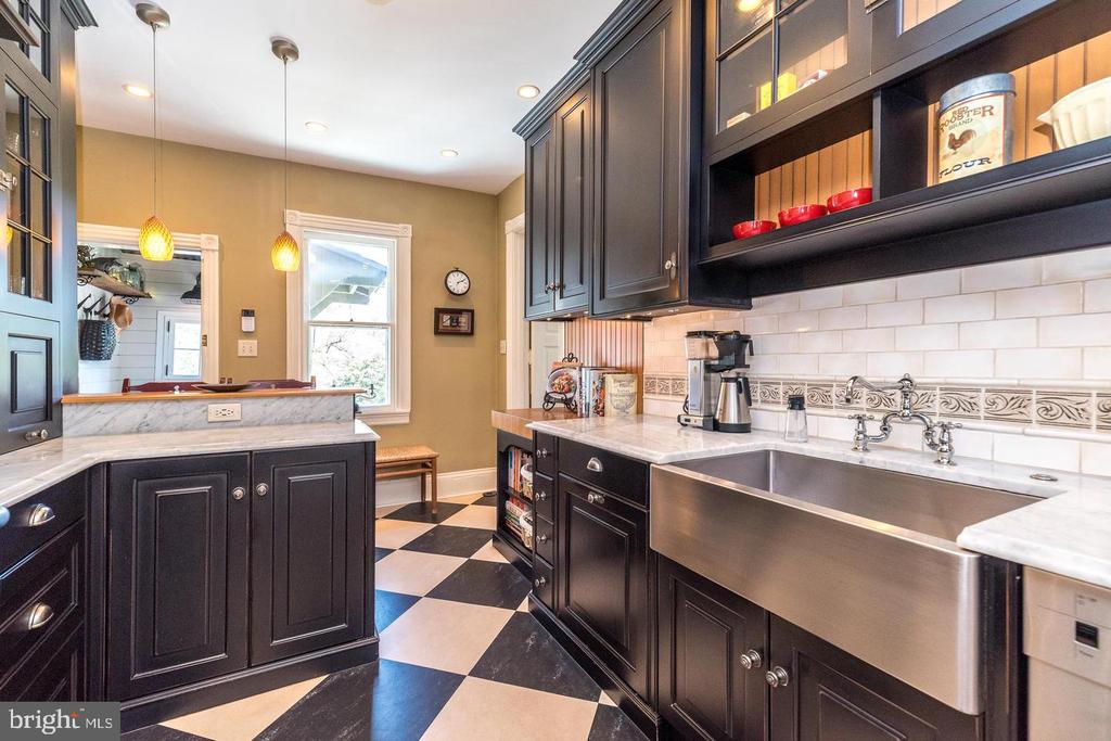 1633 GRASSHOPPER LANE
