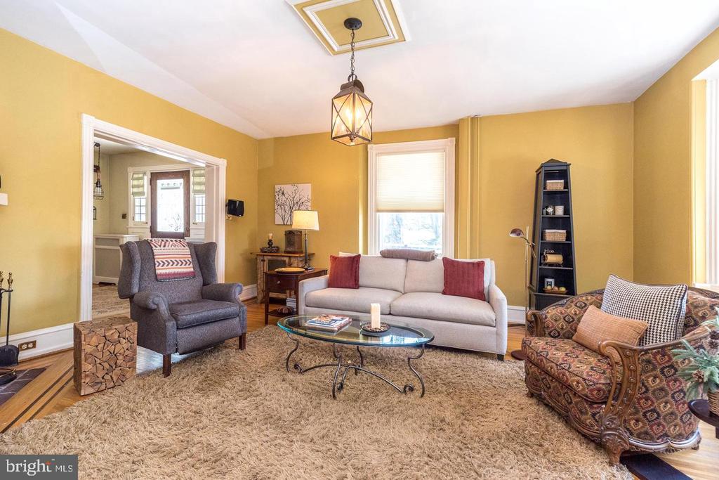 1633 GRASSHOPPER LANE