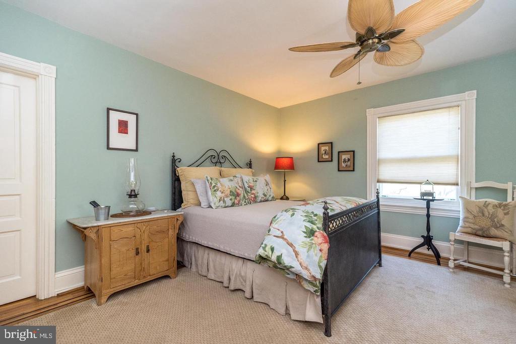 1633 GRASSHOPPER LANE