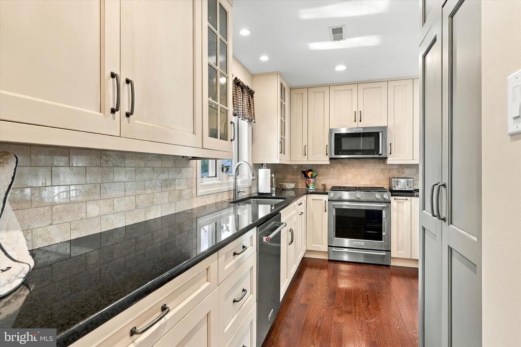 17 SPRINGHOUSE LANE Unit:           