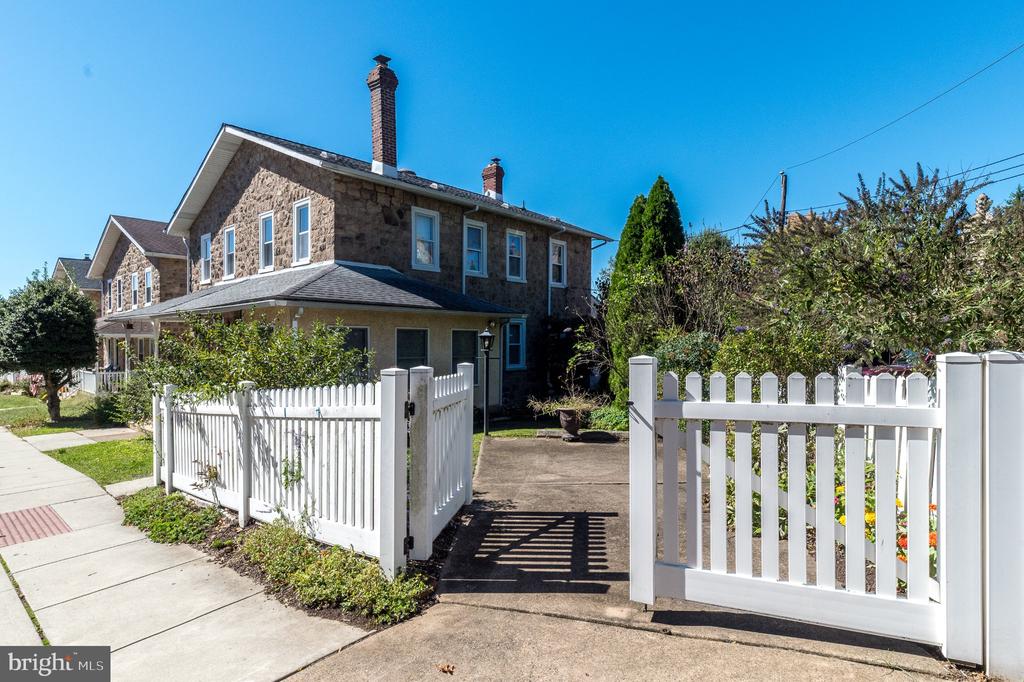 460 RENFREW AVENUE