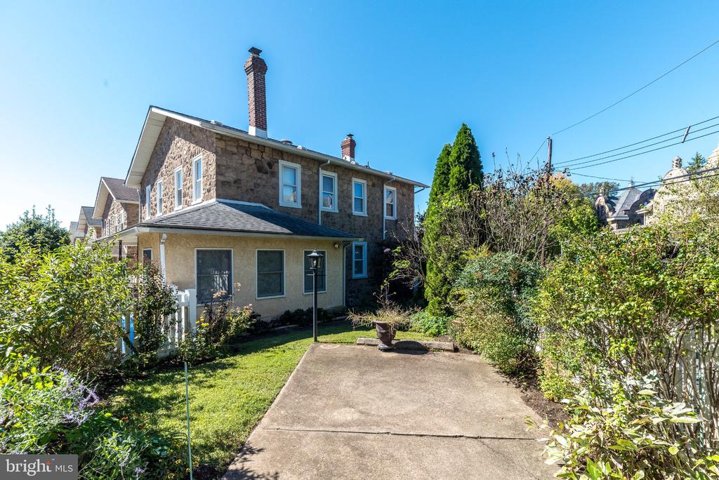 460 RENFREW AVENUE