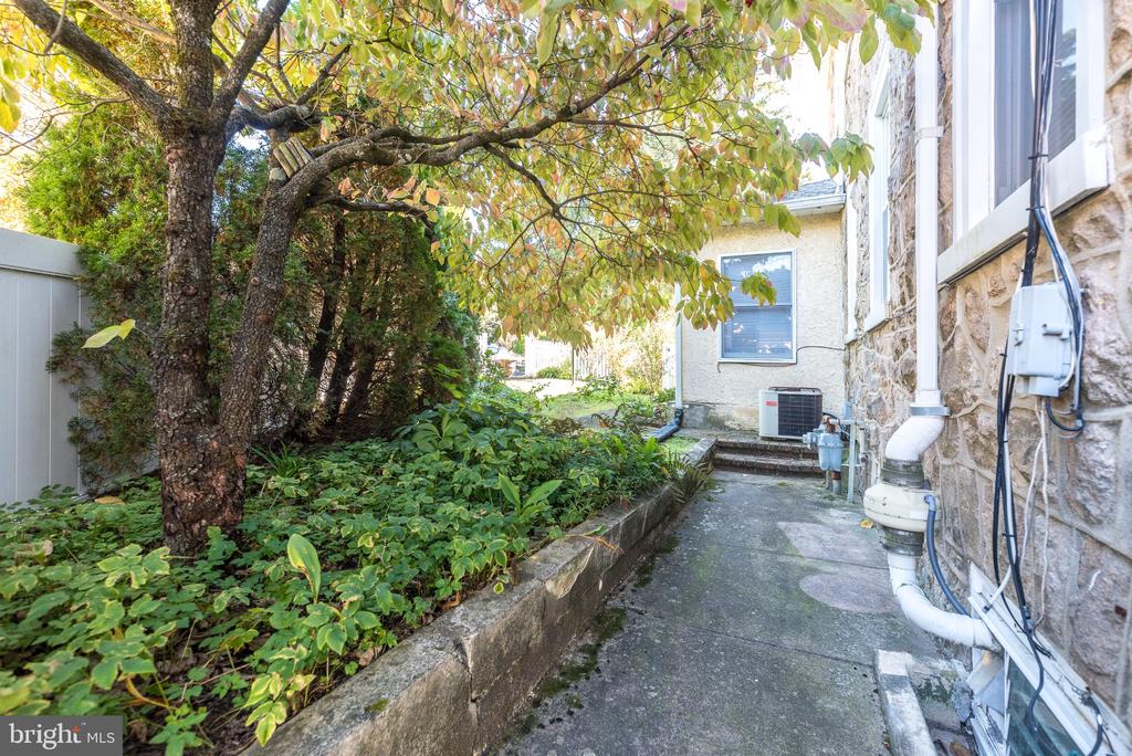 460 RENFREW AVENUE