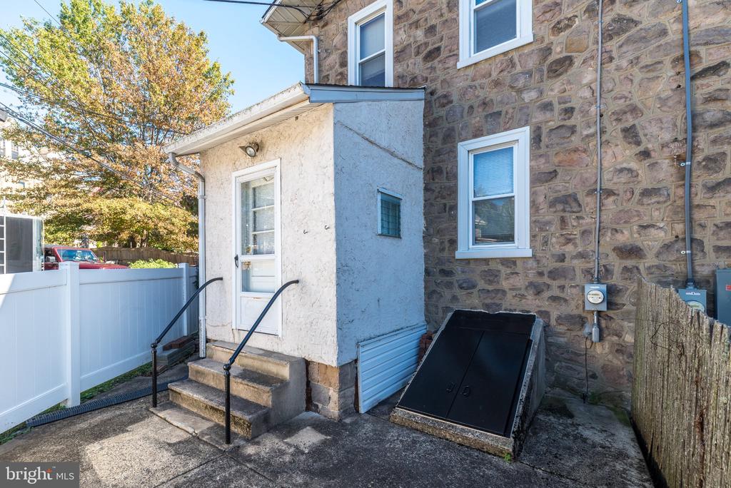 460 RENFREW AVENUE