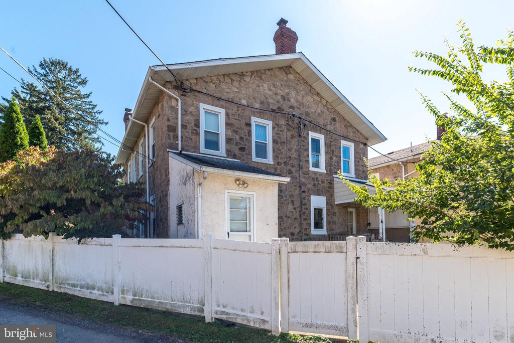 460 RENFREW AVENUE