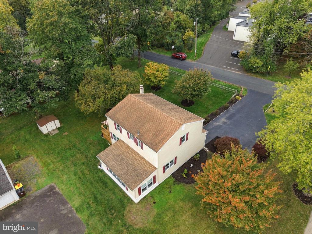 902 VALLEY ROAD