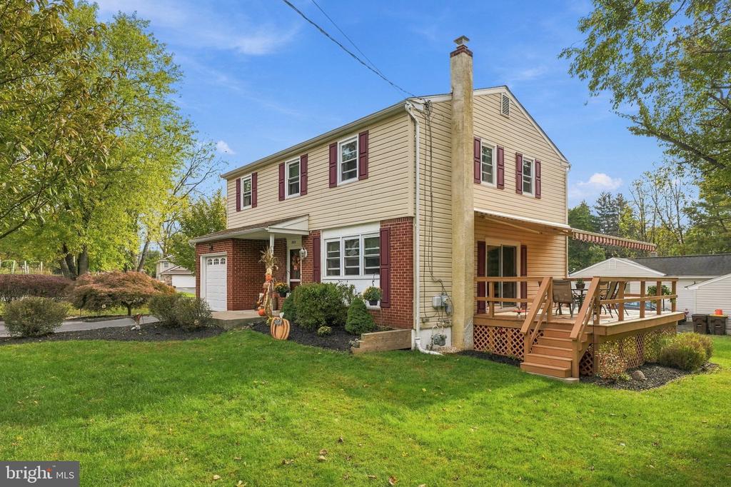 902 VALLEY ROAD