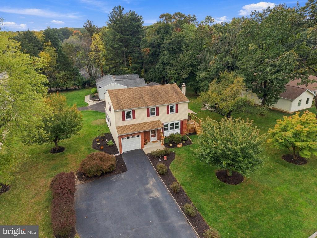 902 VALLEY ROAD