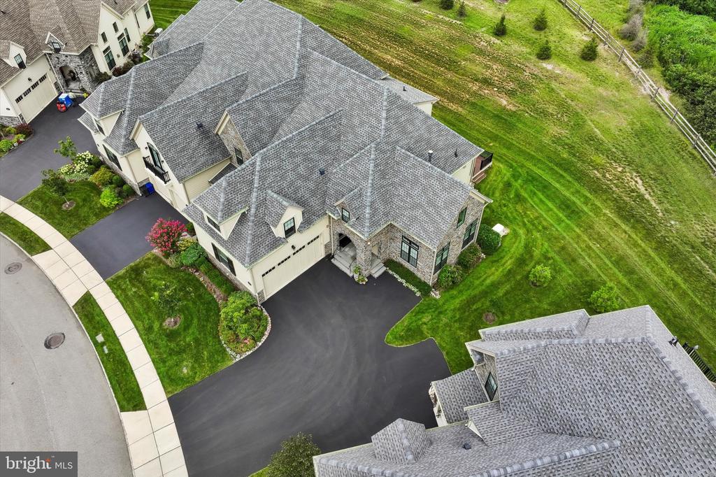 6060 CREEKSIDE DRIVE