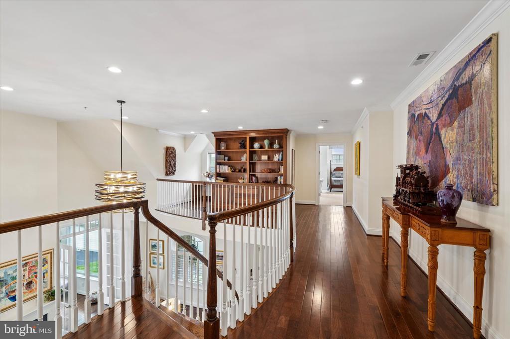 6060 CREEKSIDE DRIVE