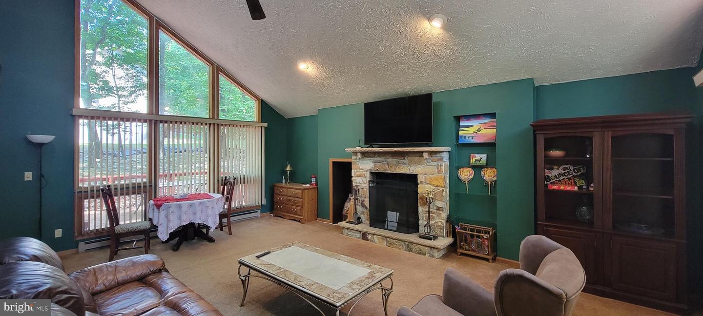 3219 Woodchip Ln