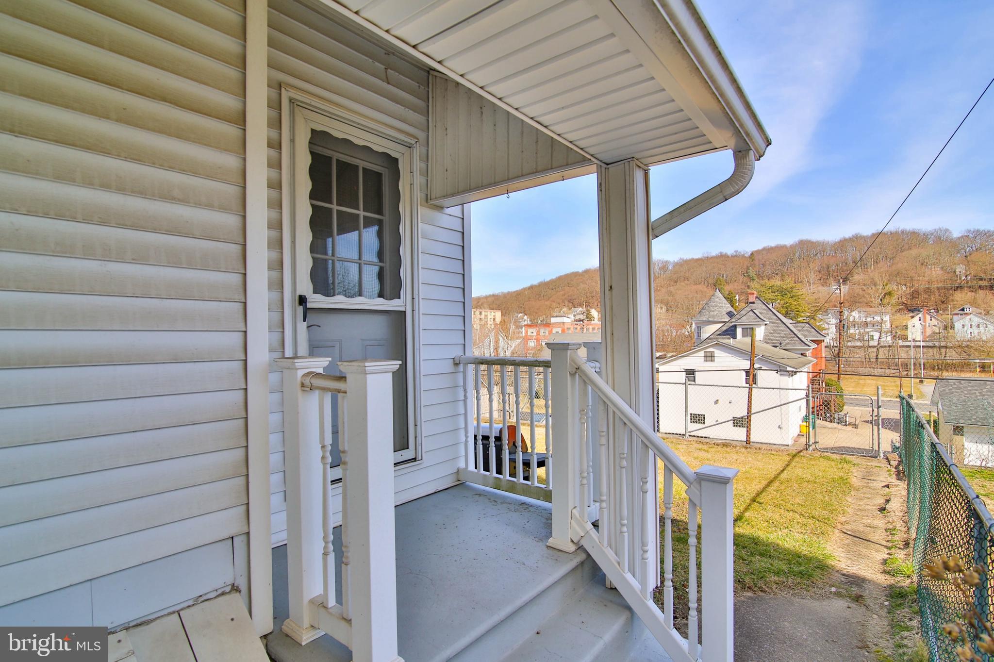 315 S 2nd St