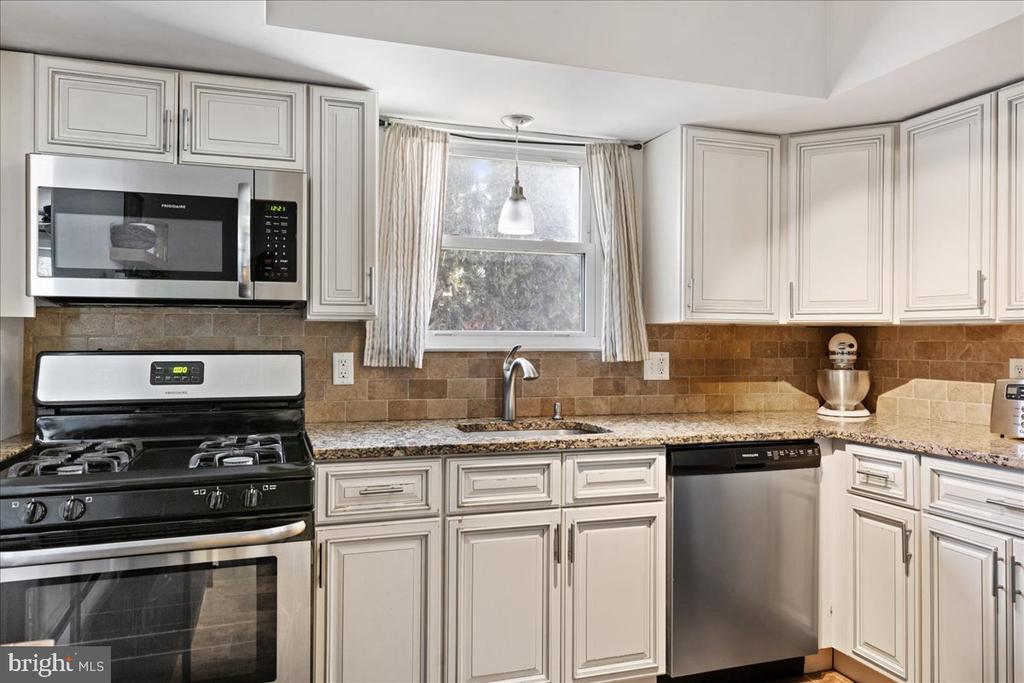3308 Bridlepath Rd