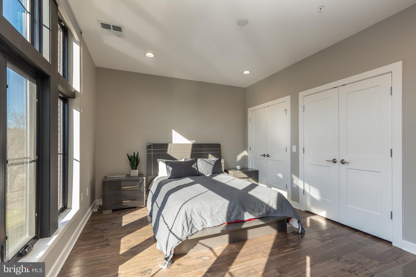 4578 Riverside Way