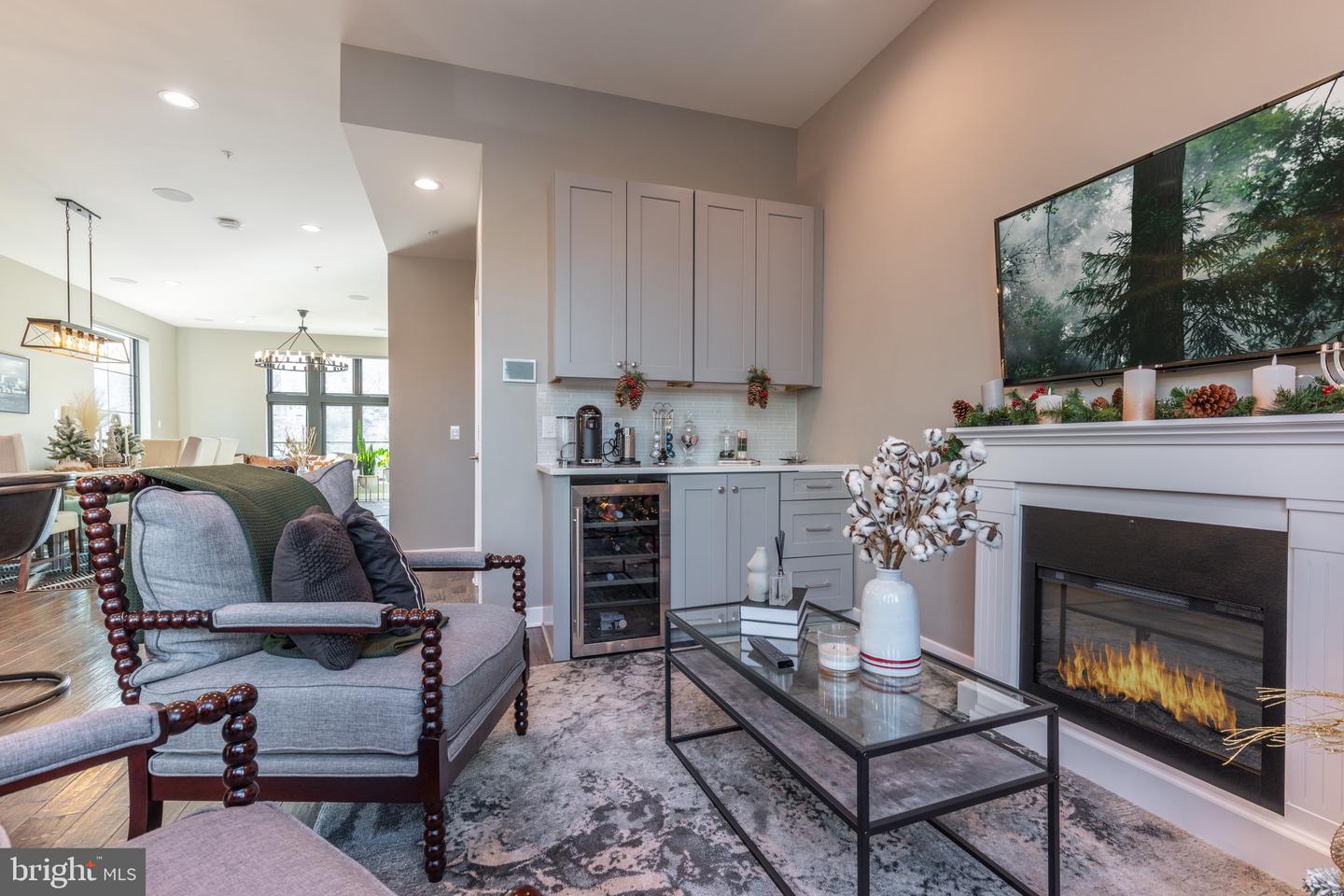 4578 Riverside Way