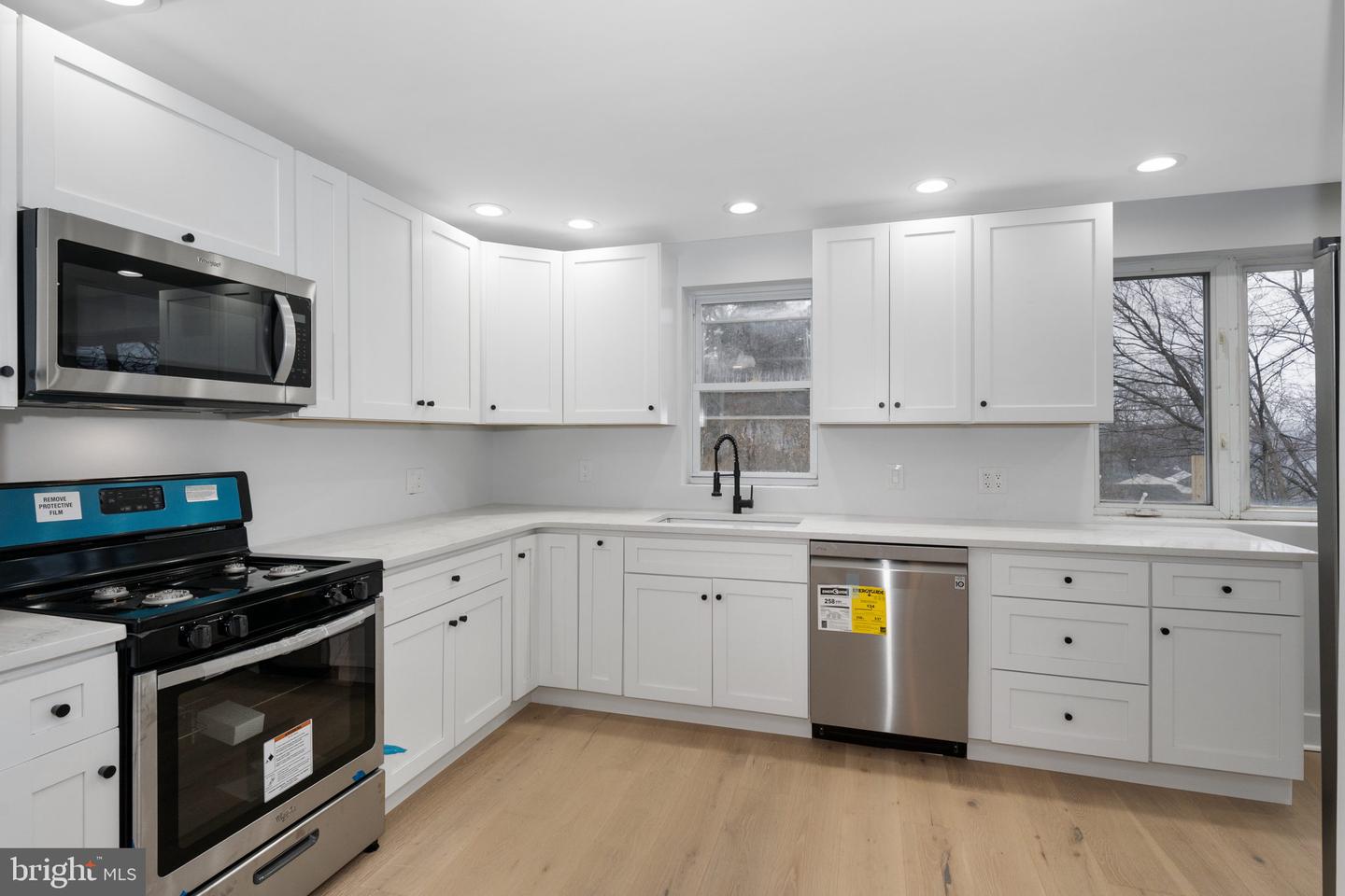 7508 Newland