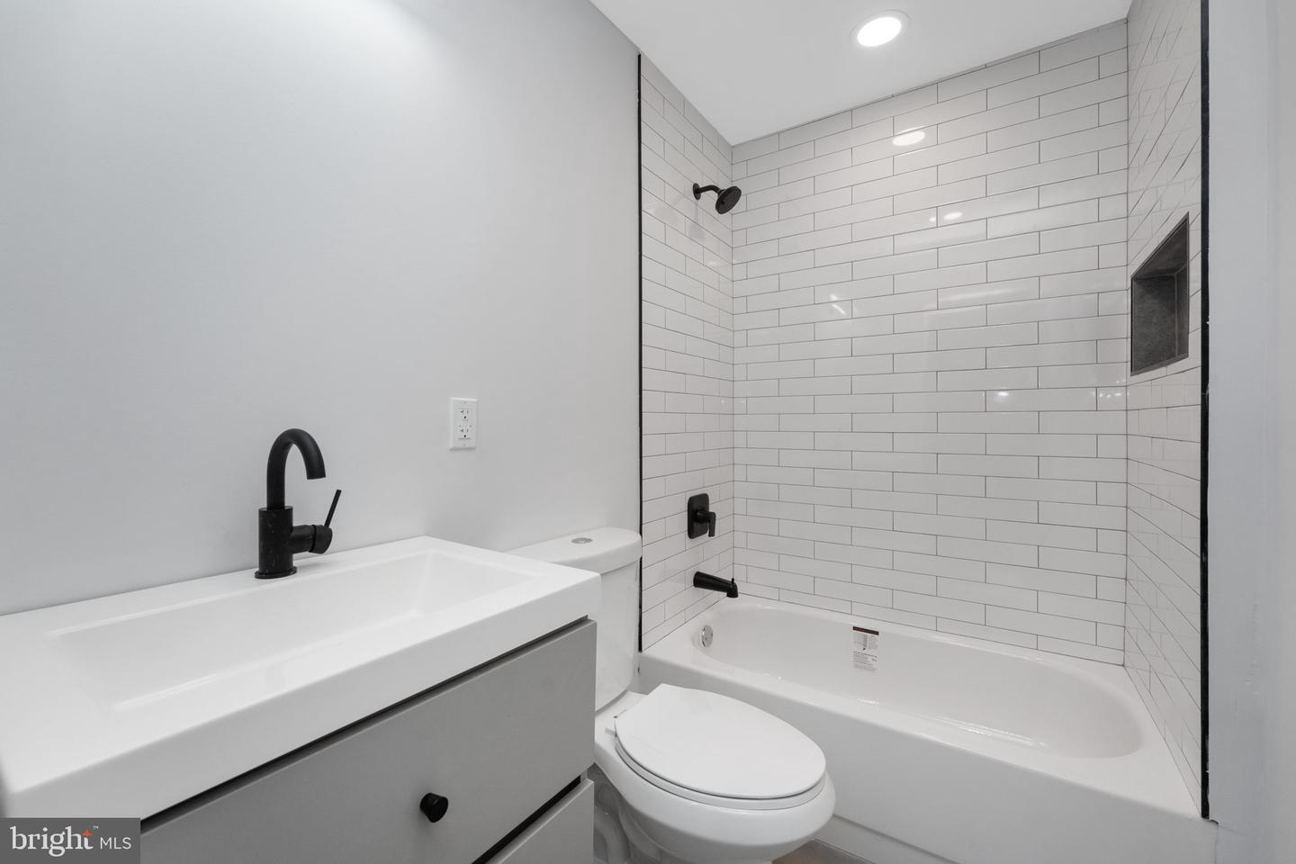 7508 Newland