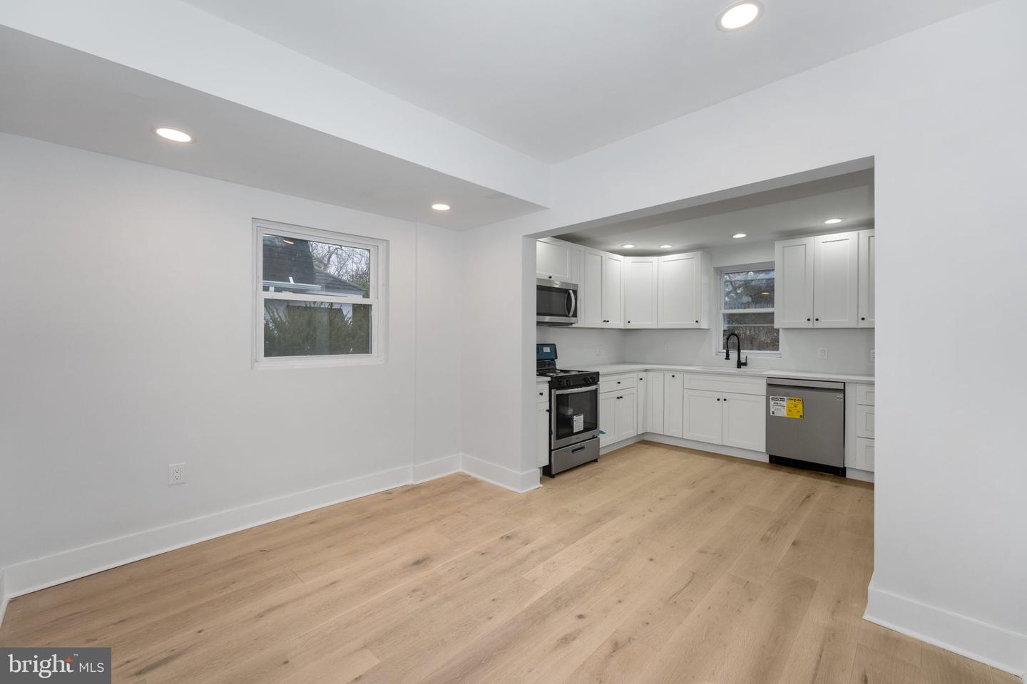 7508 Newland