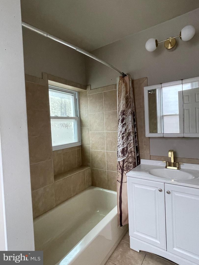 2201 E Thompson St #2nd Floor