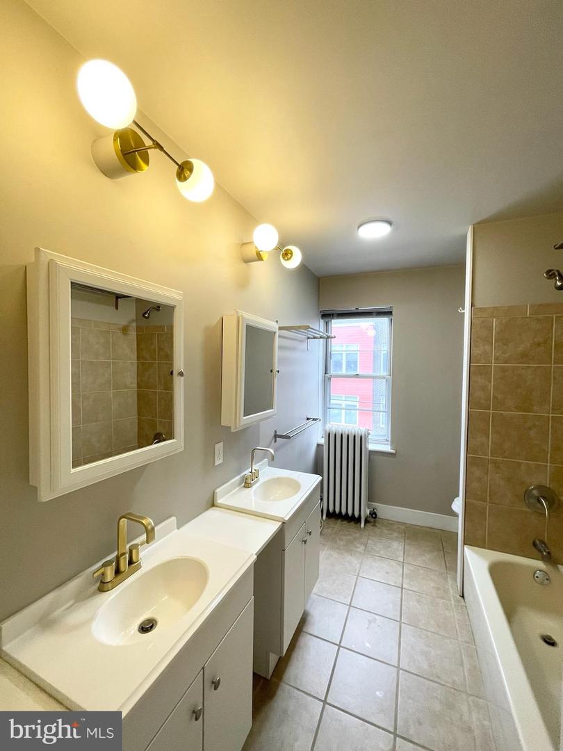 2201 E Thompson St #2nd Floor