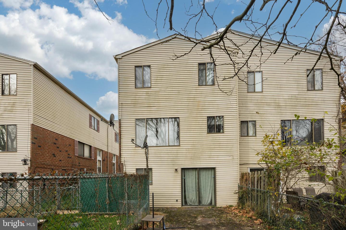 9345 Jamison Ave #B