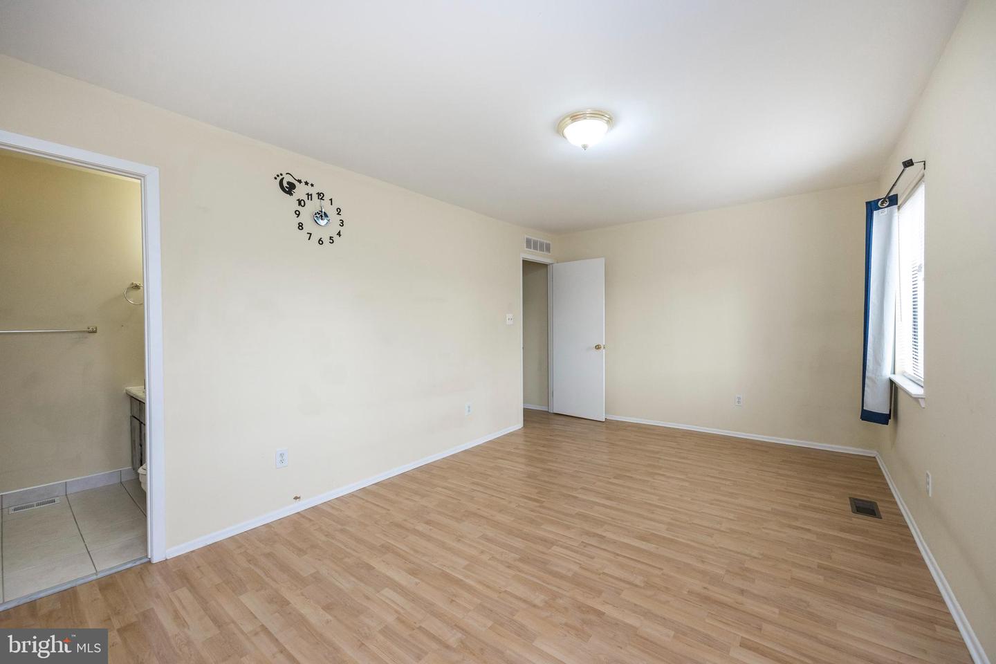 9345 Jamison Ave #B