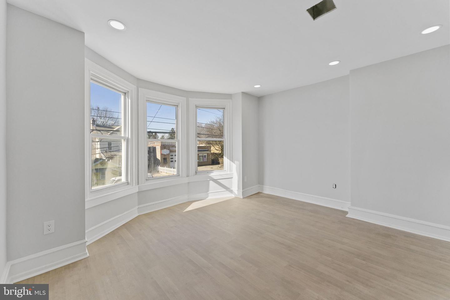7703 Ridge Ave #2
