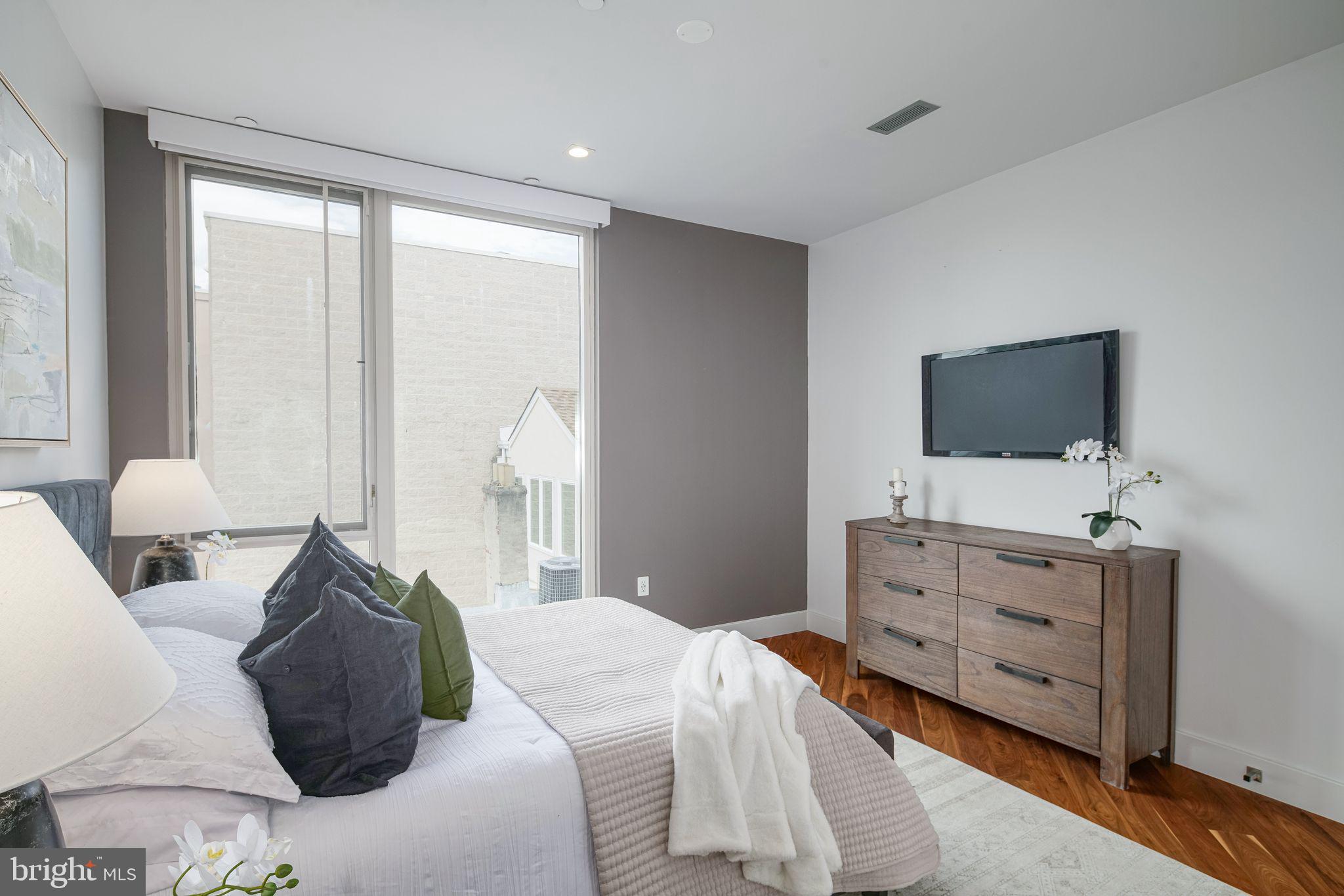621-23 S 24th St #309