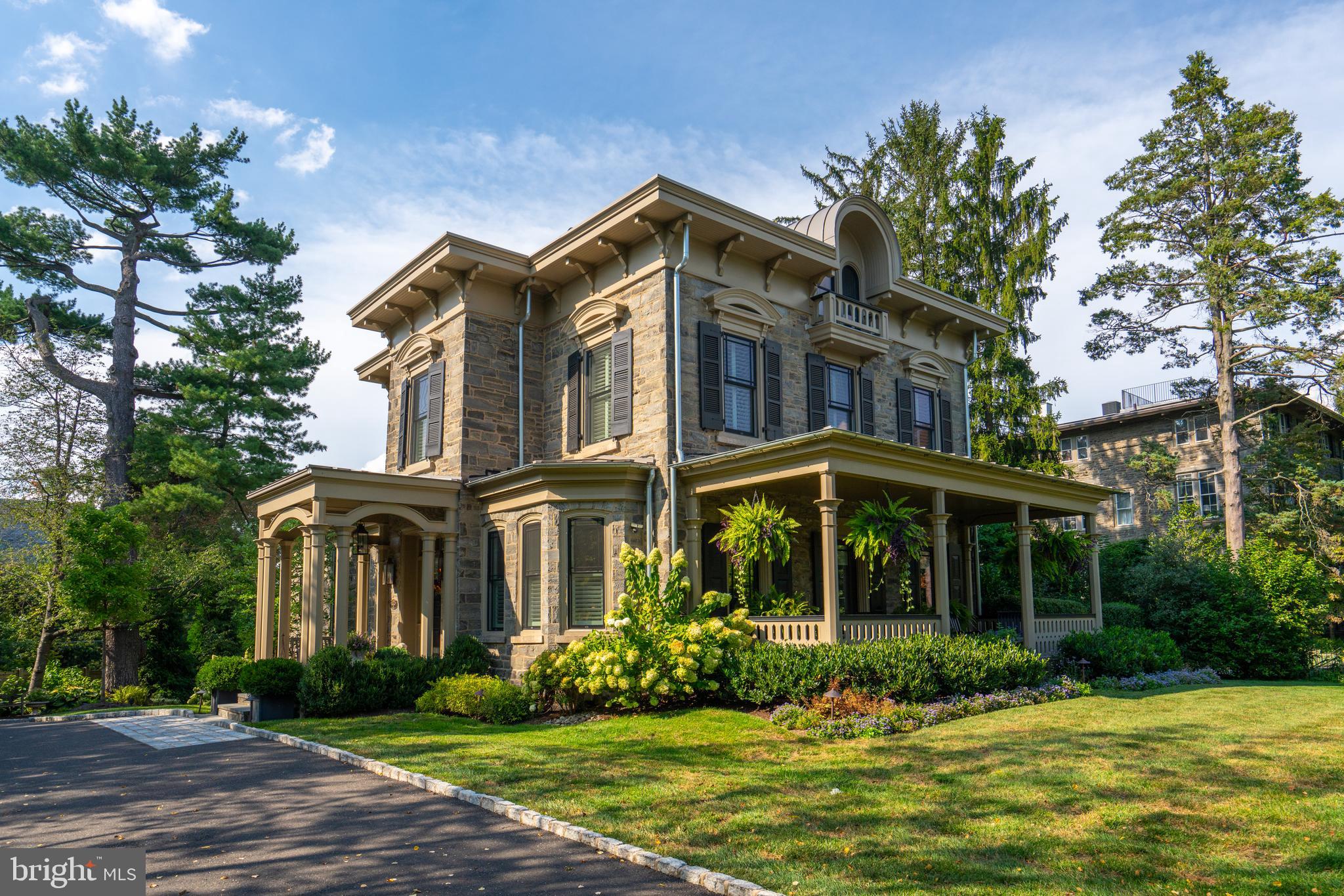 17 Summit St