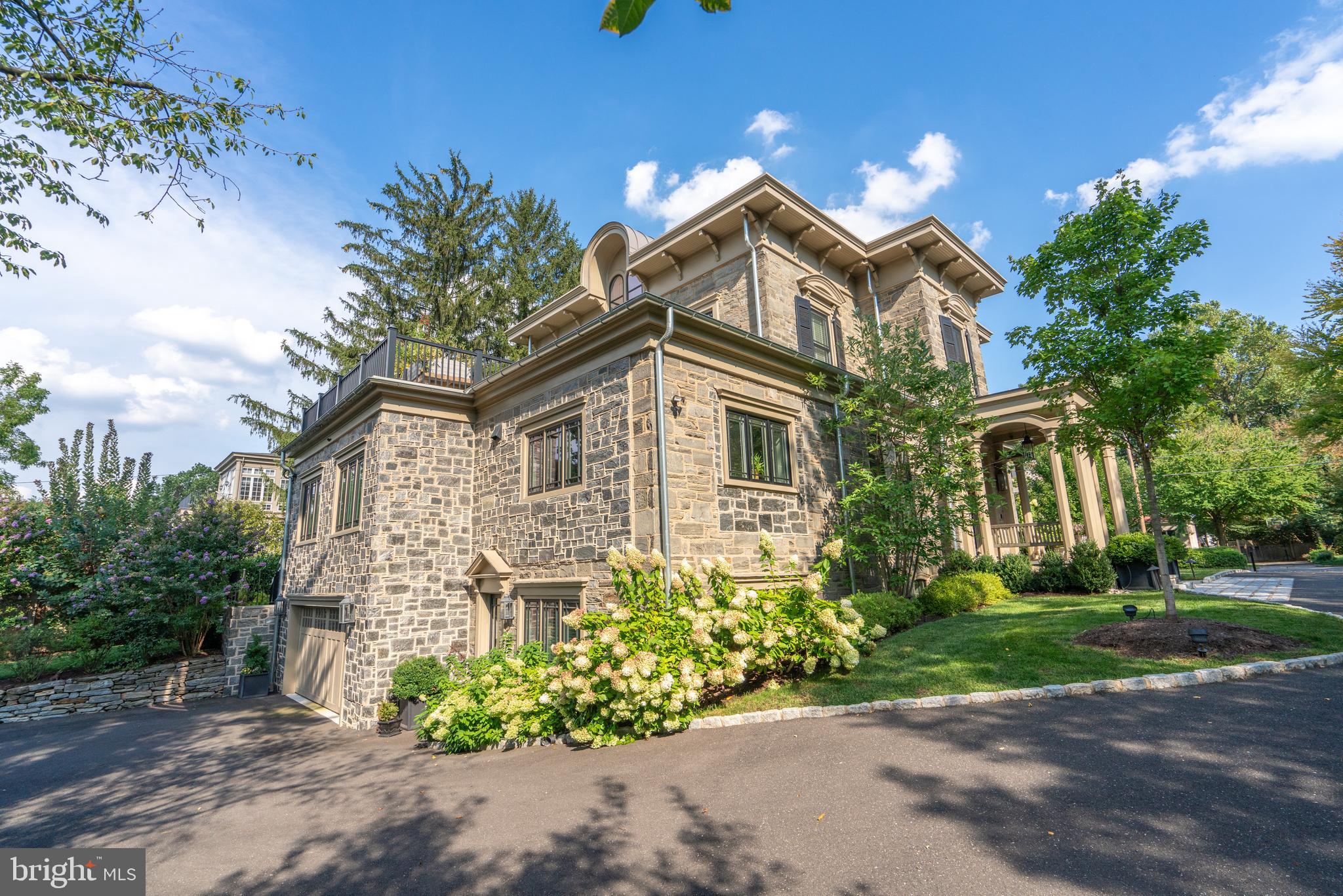 17 Summit St