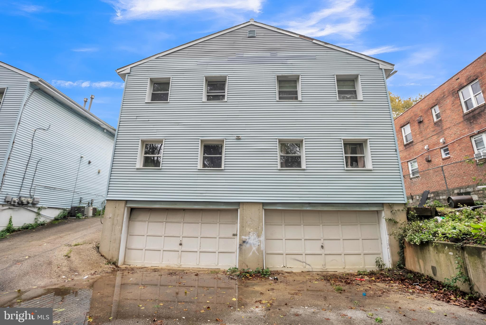 204 Robbins St