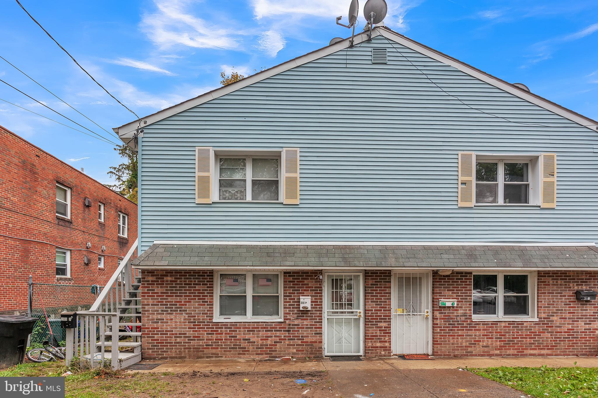 206 Robbins St